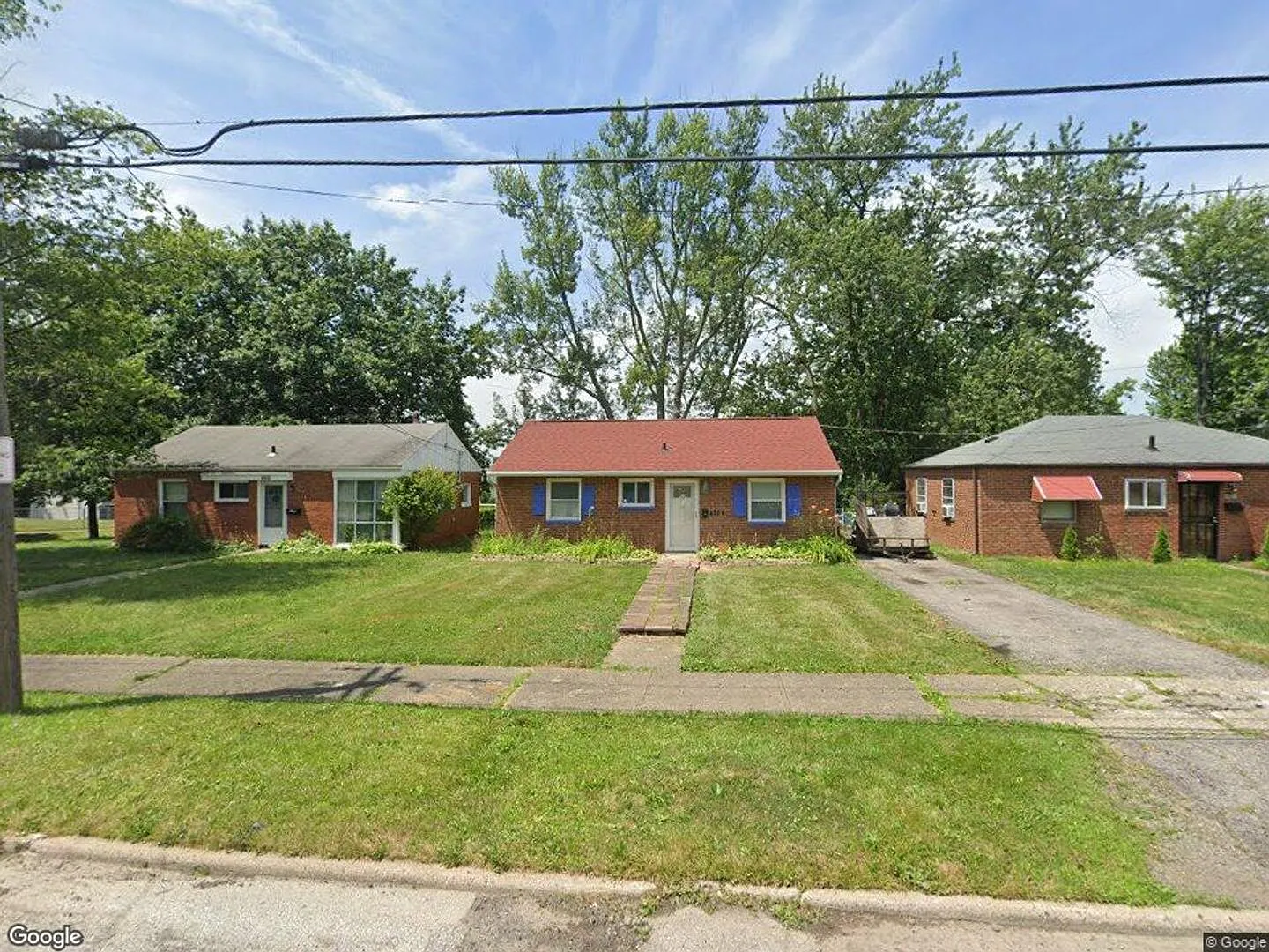 Cozy 2-Bedroom Ranch Home Classic Brick Style & Convenient Living! — Photo 2