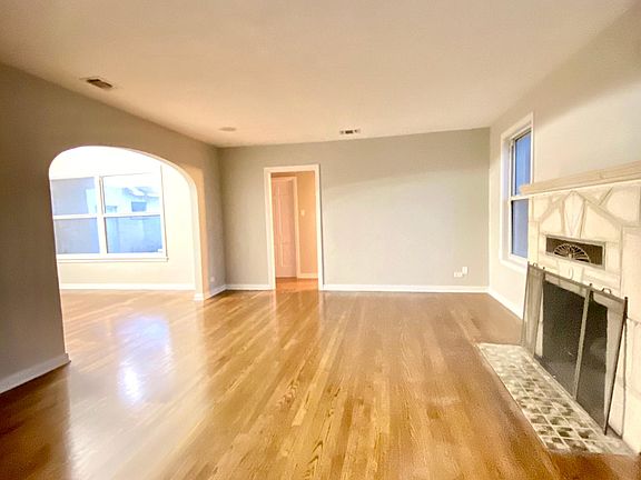 2nd image of 2603 W Gramercy Pl