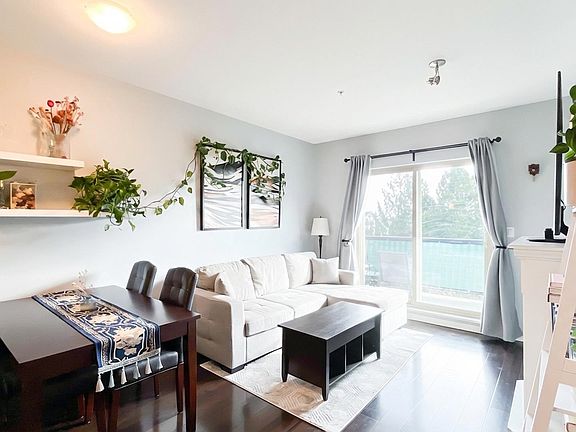 4th image of 22290 North Ave #308