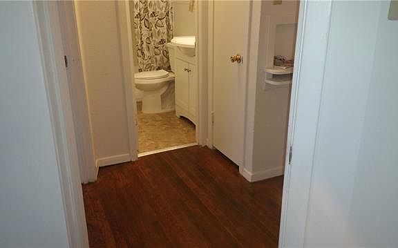 3rd image of 426 Royal Ave