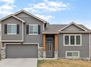 17526 Grand Ave, Omaha, NE 68116