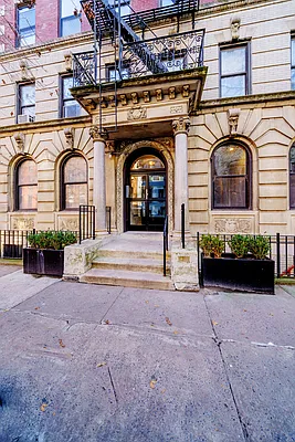 Rented by Douglas Elliman | media 19