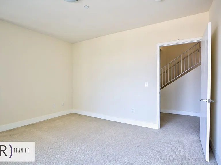 1737 Colby Ave #201 — Photo 9
