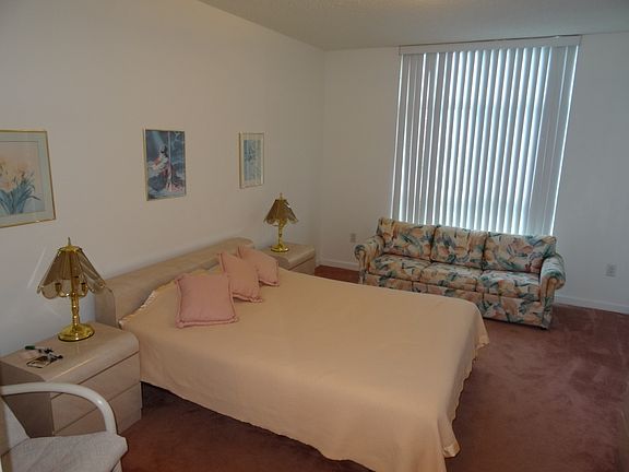 5th image of 9805 NW 52nd St APT 515