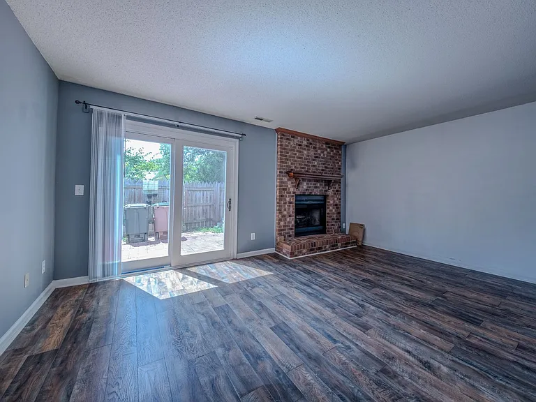 907 Shelby Dr #C — Photo 15