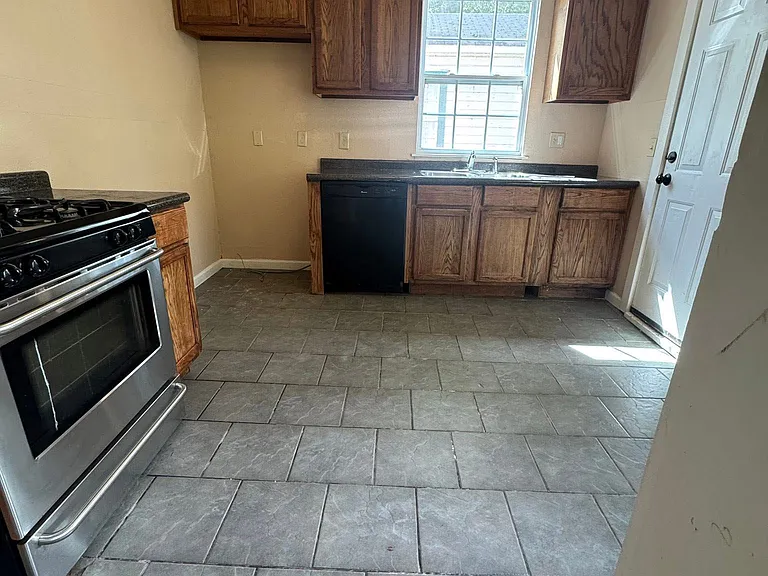 110 E Prospect St — Photo 7
