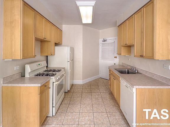 4th image of 1006 Hinman Ave APT 2