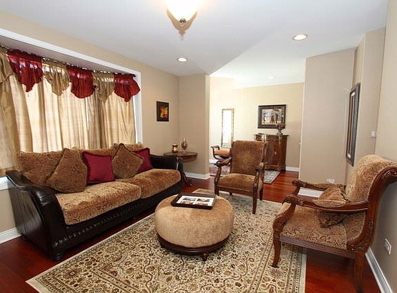 3rd image of 6753 N Oconto Ave