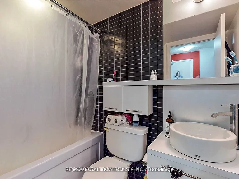 25 Carlton St #701 — Photo 8