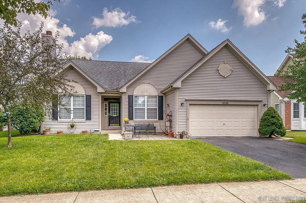 3049 Solitude Ln photo 1