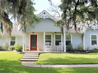 755 Rancho Chico Ct, Angleton, TX 77515