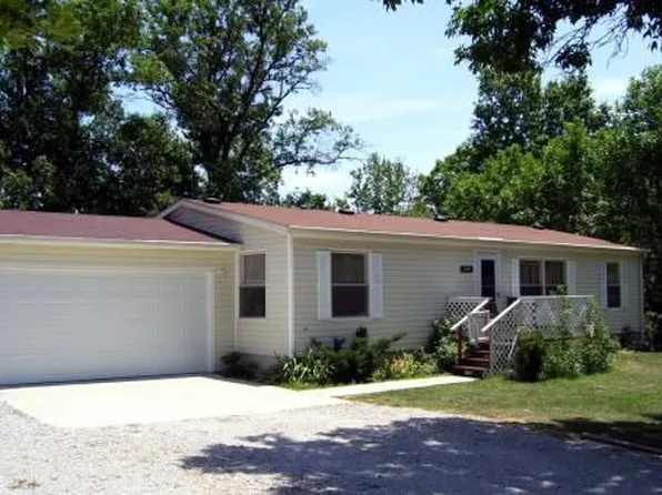 22081 Panorama Dr, Carlyle, IL 62231