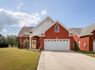 104 Riverview Dr, Sheffield, AL 35660