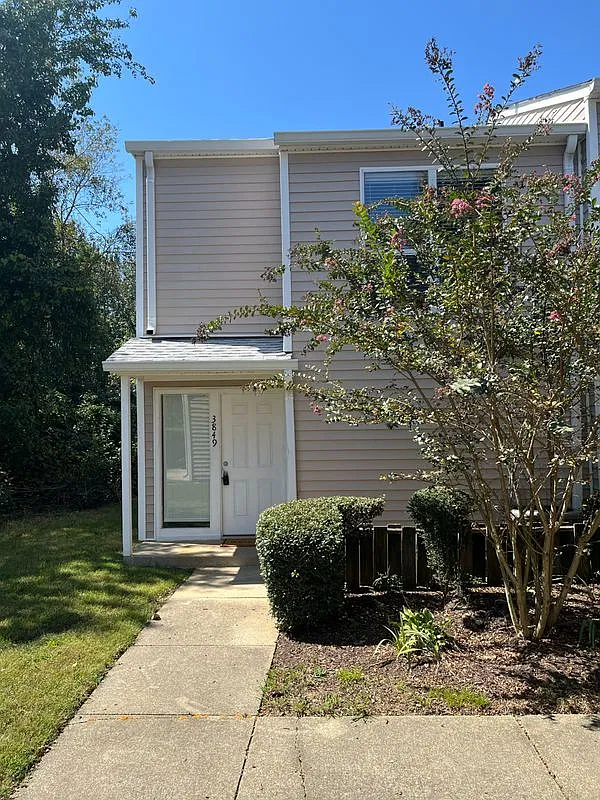 3 bed, 1.5 bath, 1130 sqft, $1,850 — Photo 1