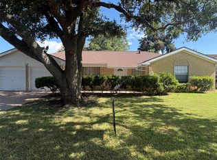 118 Honeysuckle St, Lake Jackson, TX 77566