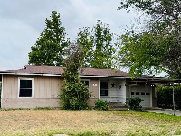 107 Mesquite Dr, Ozona, TX 76943