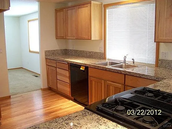 3 bed, 2.5 bath, 1925 sqft, $3,500 — Photo 2