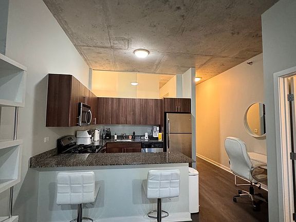 4th image of 235 W Van Buren St Unit 4016