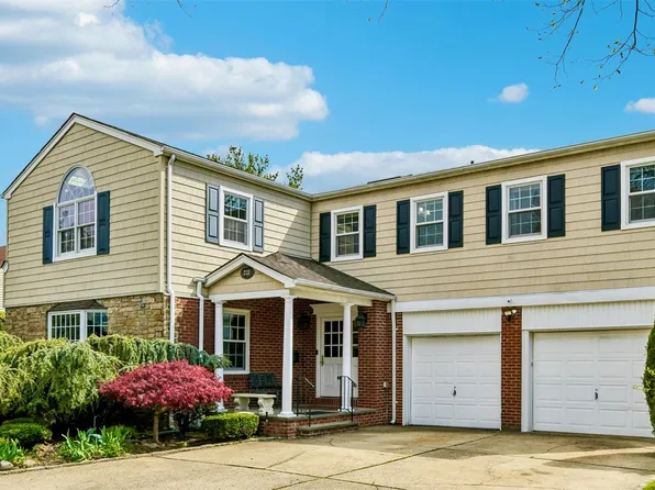 221 Kensington Road, Garden City, NY 11530