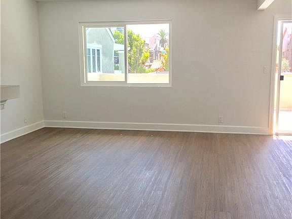 4th image of 303 Larkspur Ave #B