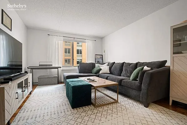 Sold by Sotheby's International Realty | media 1