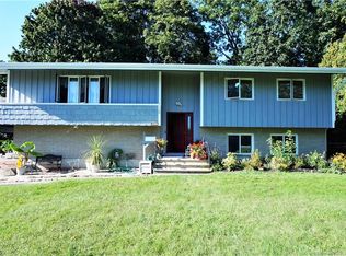 41 Cove View Rd, New London, CT 06320