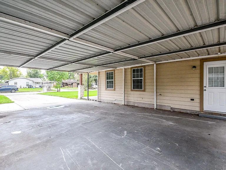 1405 Richard Ave — Photo 3