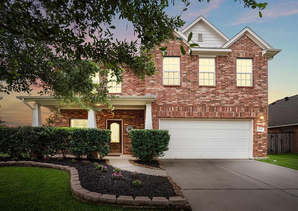 Welcome home to 20103 Monarda Manor Court in the premier master planned community of Gleannloch Farms.