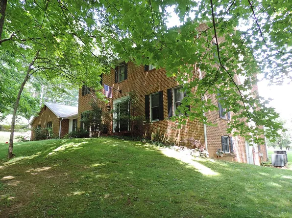 664 Sherwood Dr, Marion, VA 24354