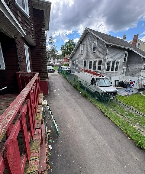255 Hollywood Dr — Photo 3