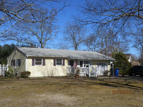 3rd image of 38 Oak Hill Dr