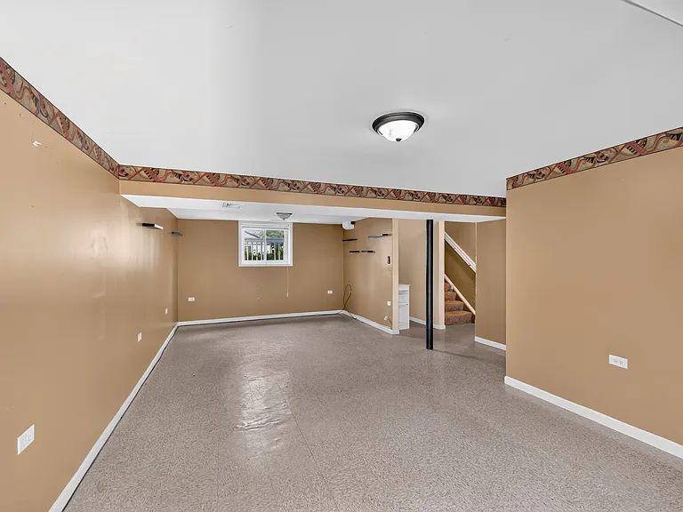 15726 Avalon Ave — Photo 13