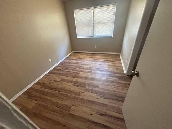 5th image of 1121 Groner Dr