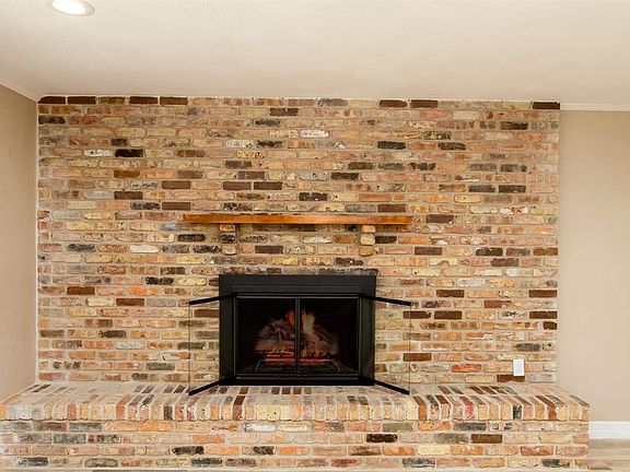 5th image of 267 Pinemont Dr