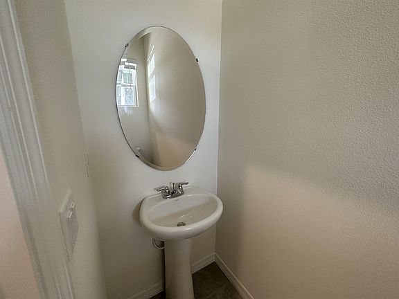4th image of 1204 Draintree St #1