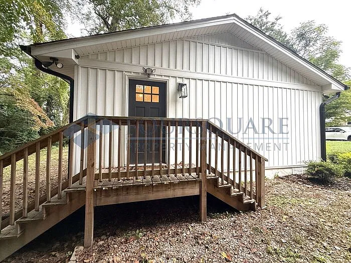 3 bed, 2.0 bath, 1023 sqft, $1,997 — Photo 2