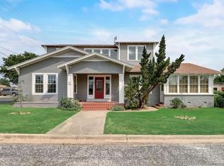 301 Sutherland Ave, Poth, TX 78147