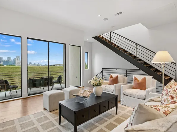 433 Trinity River Cir, Dallas, TX 75203