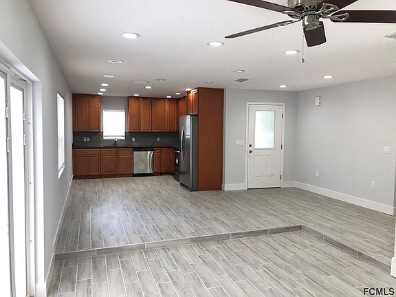 3rd image of 72 Farragut Dr