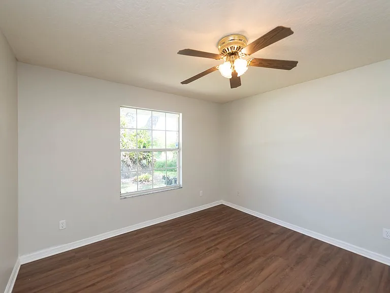 1236 Buffing Cir SE — Photo 21