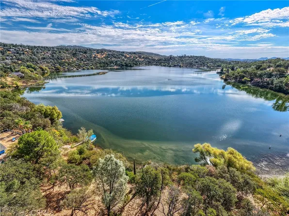 17200 Knollview Dr, Hidden Valley Lake, CA 95467