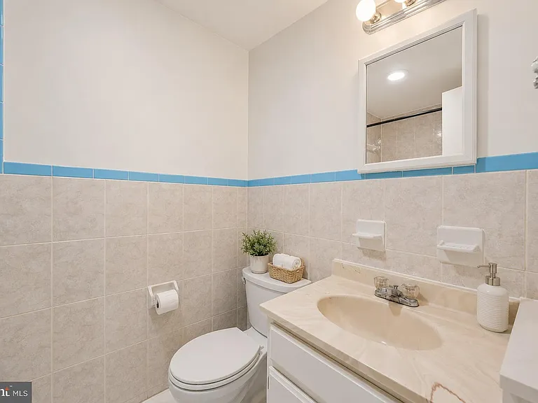 630 11th St NE #203 — Photo 7