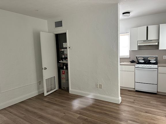 5th image of 261 Hibiscus Dr APT 6