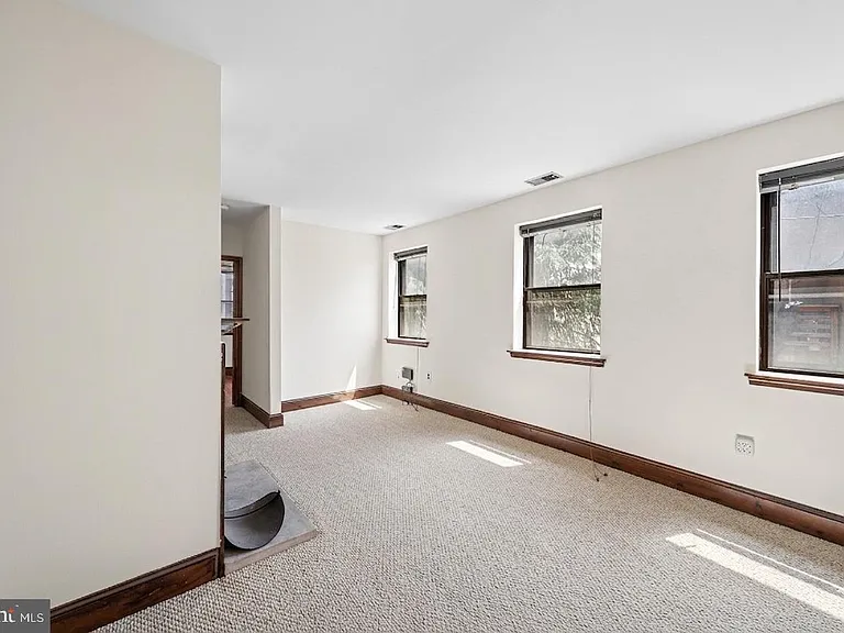507 Catharine St #2 — Photo 10