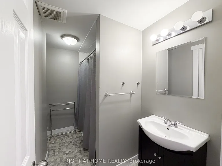 225 Kinmount Cres #UPPER — Photo 24