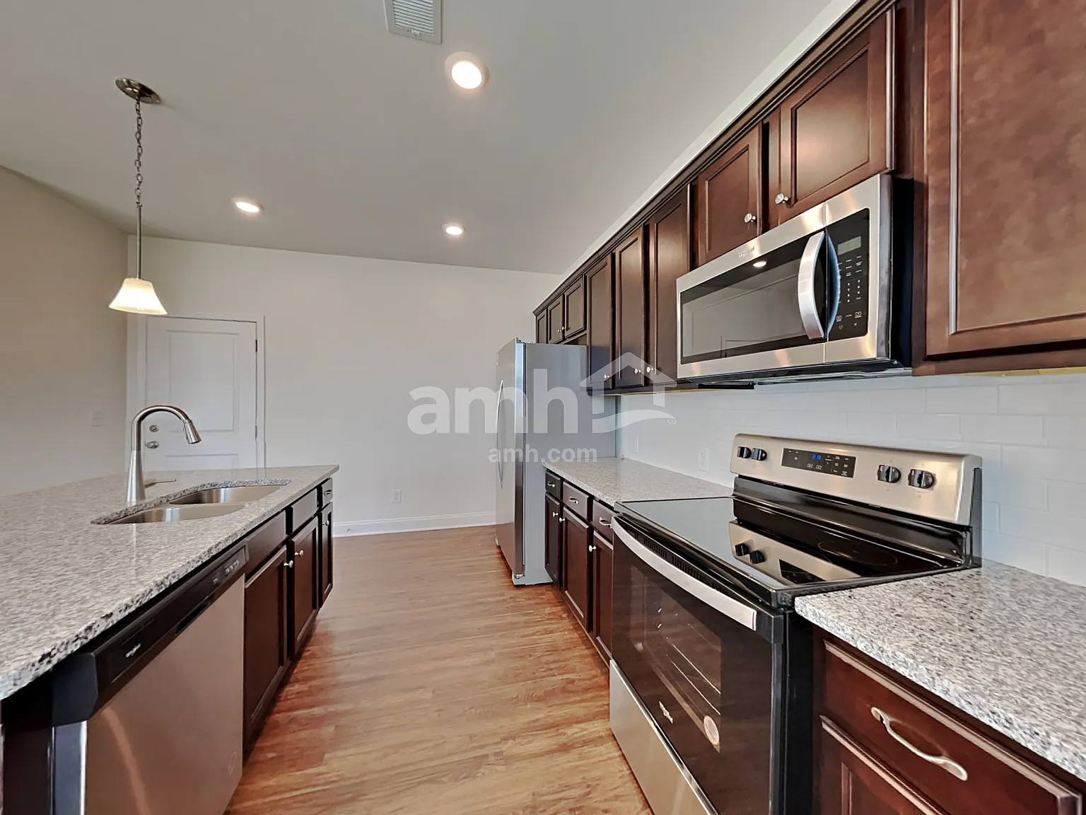 3 bed, 2.5 bath, 1895 sqft, $2,315 — Photo 3