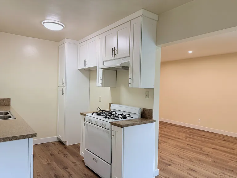 1130 N Verdugo Rd #5 — Photo 5