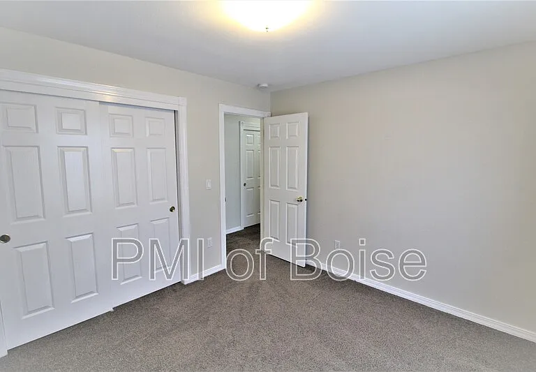 716 Kimberly Ct — Photo 13
