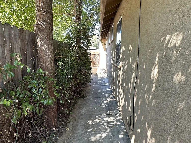 1660 Studio Waltham Rd — Photo 10