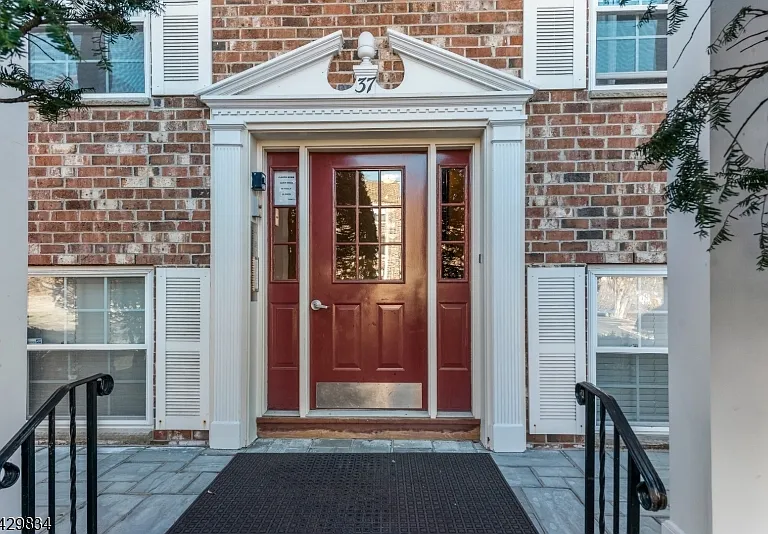 37 Hill St — Photo 6